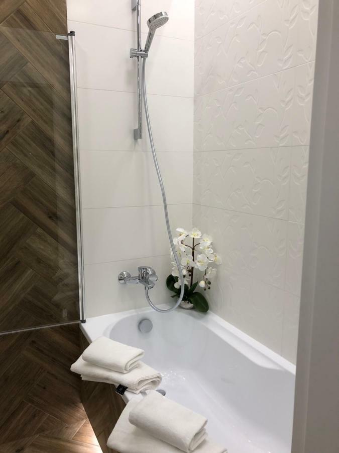 Apartment Family & Business Elegant Ul Warszawska - 2 Bedroom, Balcony, Parking Kielce